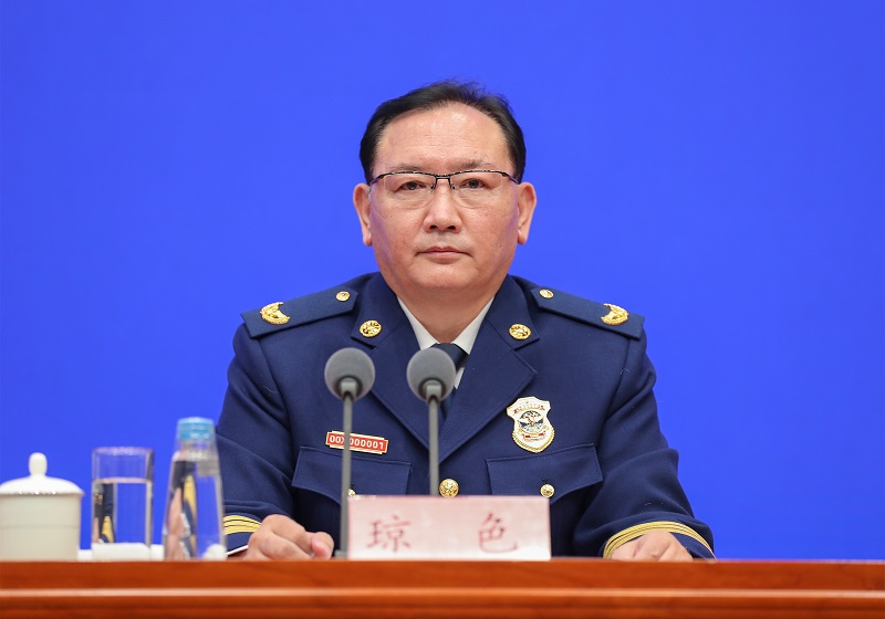 大姑娘的骚逼让男人大鸡巴操的流水的视频。应急部党组成员、消防救援局局长琼色出席新闻发布会
